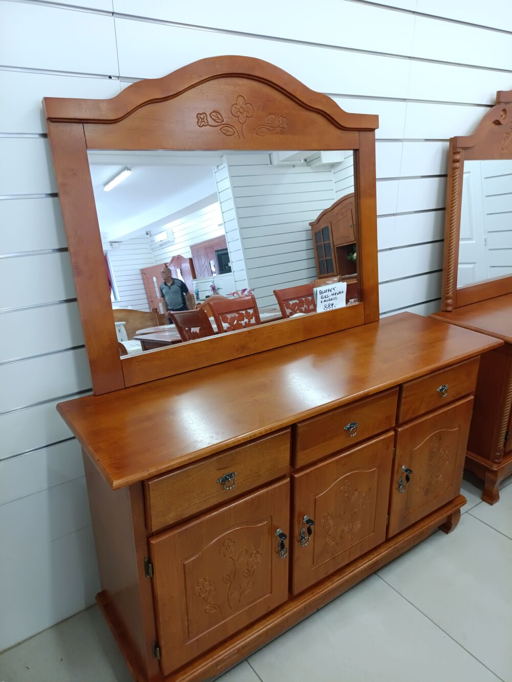 Buffet bas en h&eacute;v&eacute;a massif avec son miroir Meubles