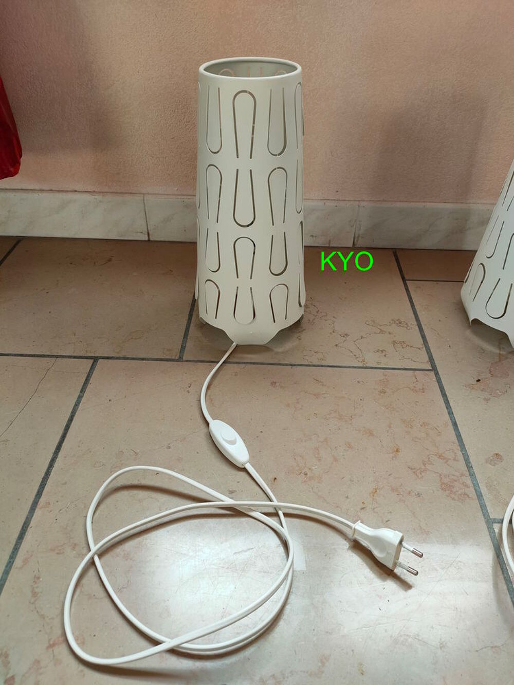 Lampe chevet &agrave; poser, abat-jour ajour&eacute; blanc m&eacute;tal cylindre Décoration
