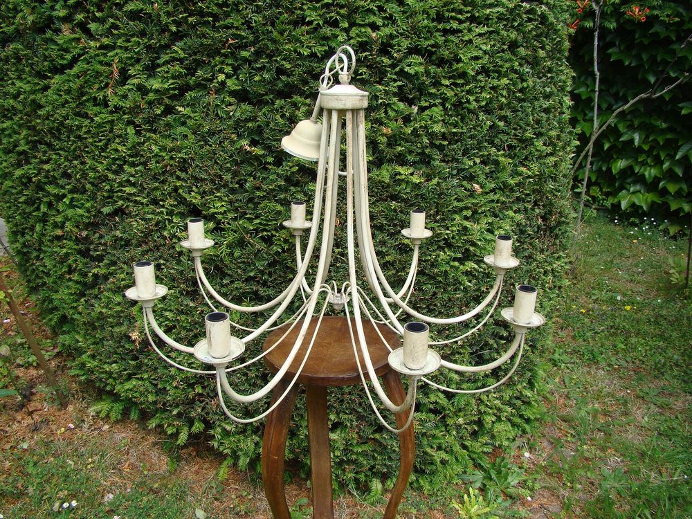 Lustre en acier &agrave; 8 branches
Décoration