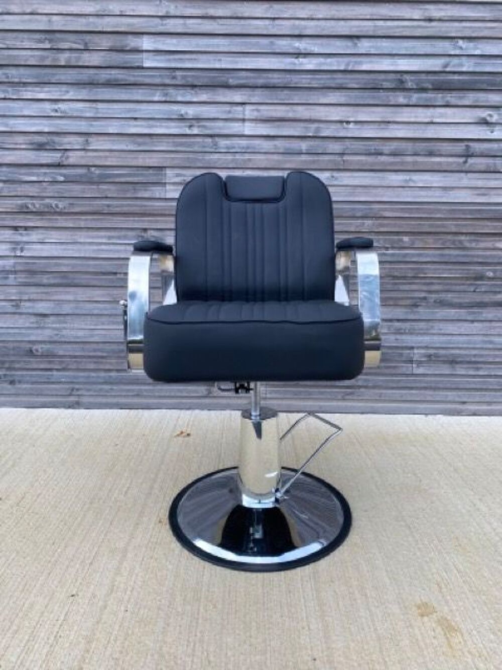 Chaise de qualit&eacute; coiffure barbier. Meubles