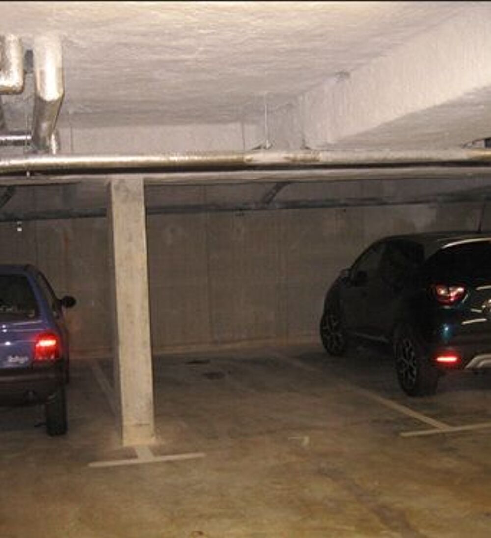 Location Parking/Garage Place de parking couvert ,sécurisée en centre ville Chambéry