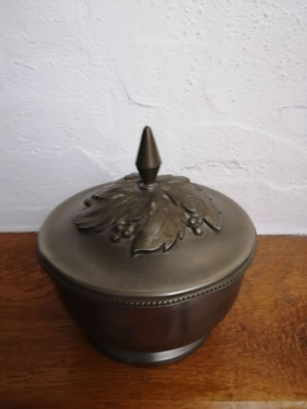 BOMBONNIERE ET VASE EN ETAIN Décoration