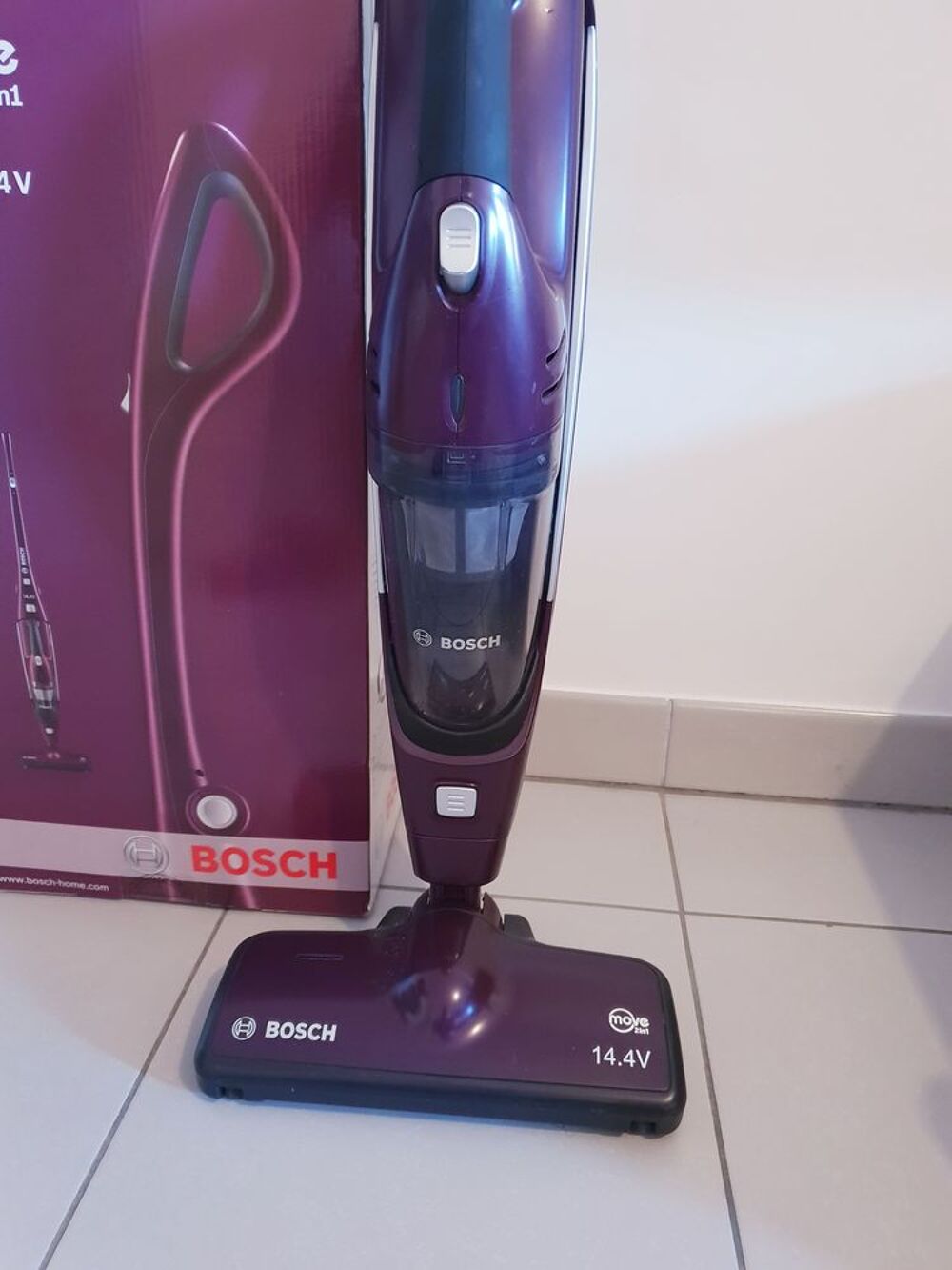 Aspirateur balais BOSH tr&egrave;s peu utilis&eacute; Electroménager