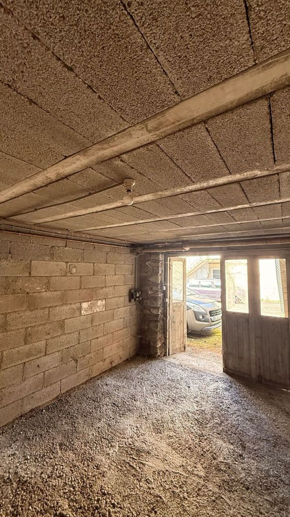 Location Parking/Garage Garage 23m2 porte neuve, dalle bétonnée, électricité Guéret