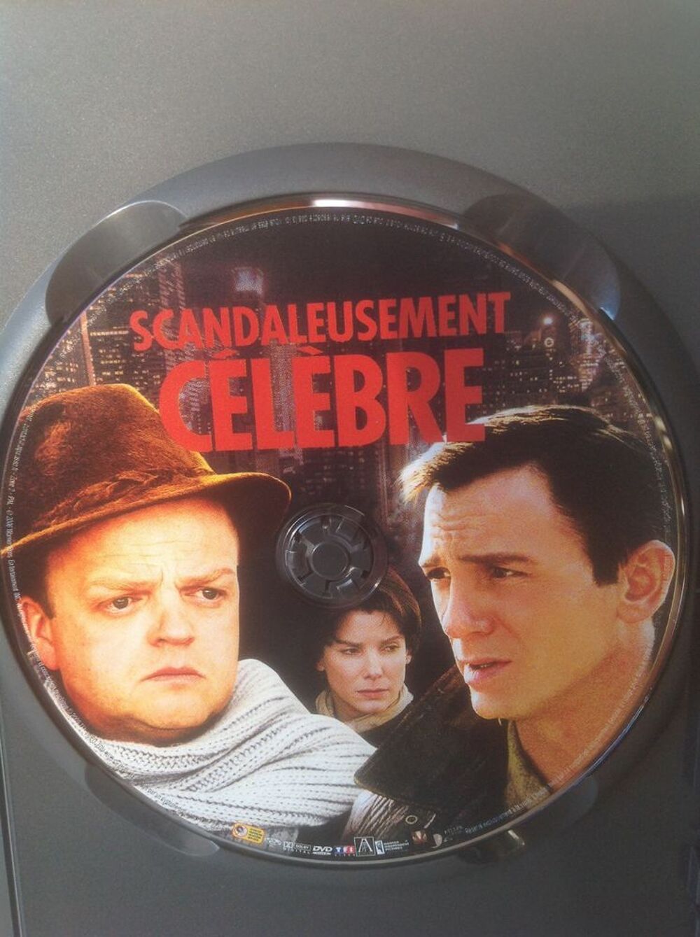 SCANDALEUSEMENT C&Eacute;L&Egrave;BRE Envoi Possible
DVD et blu-ray