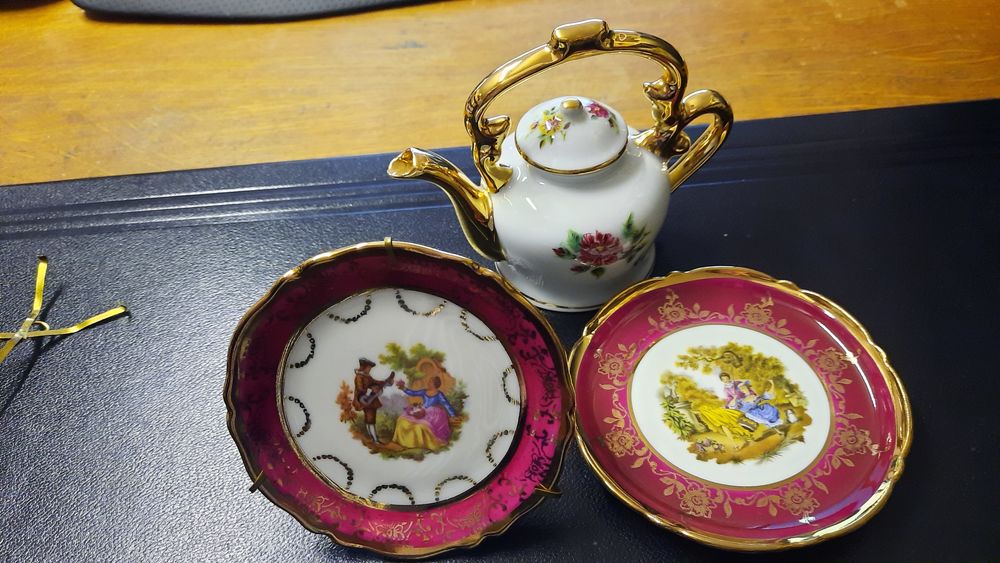 LOT DE MINIATURES EN PORCELAINE 