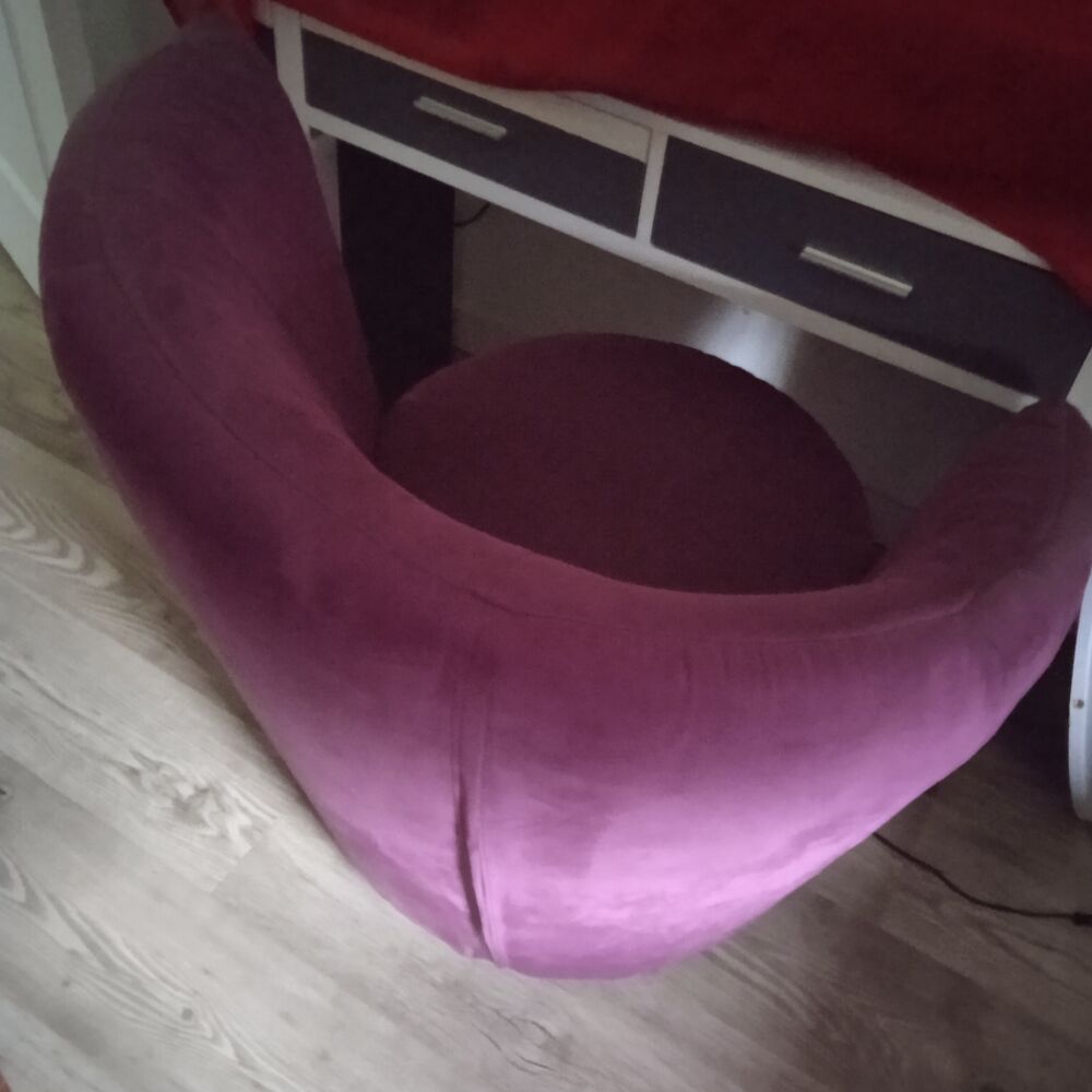Gros fauteuil violet dossier assym&eacute;trique , largeur 80, haut Meubles