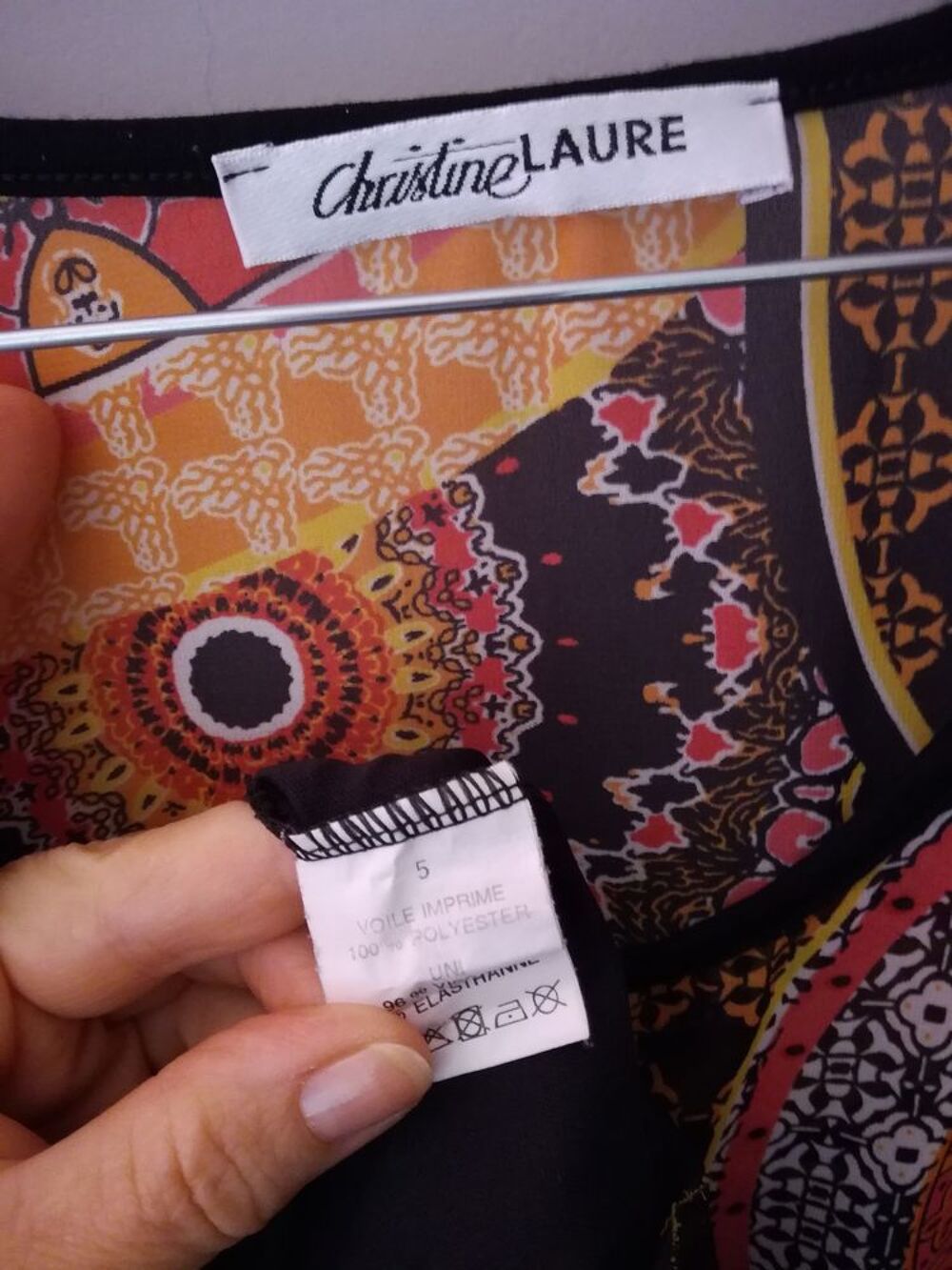 JOLIE CHEMISE COLOREE
T5 Vêtements