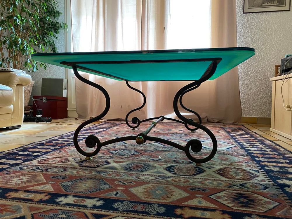Table en fer forg&eacute; et plateau en verre Meubles