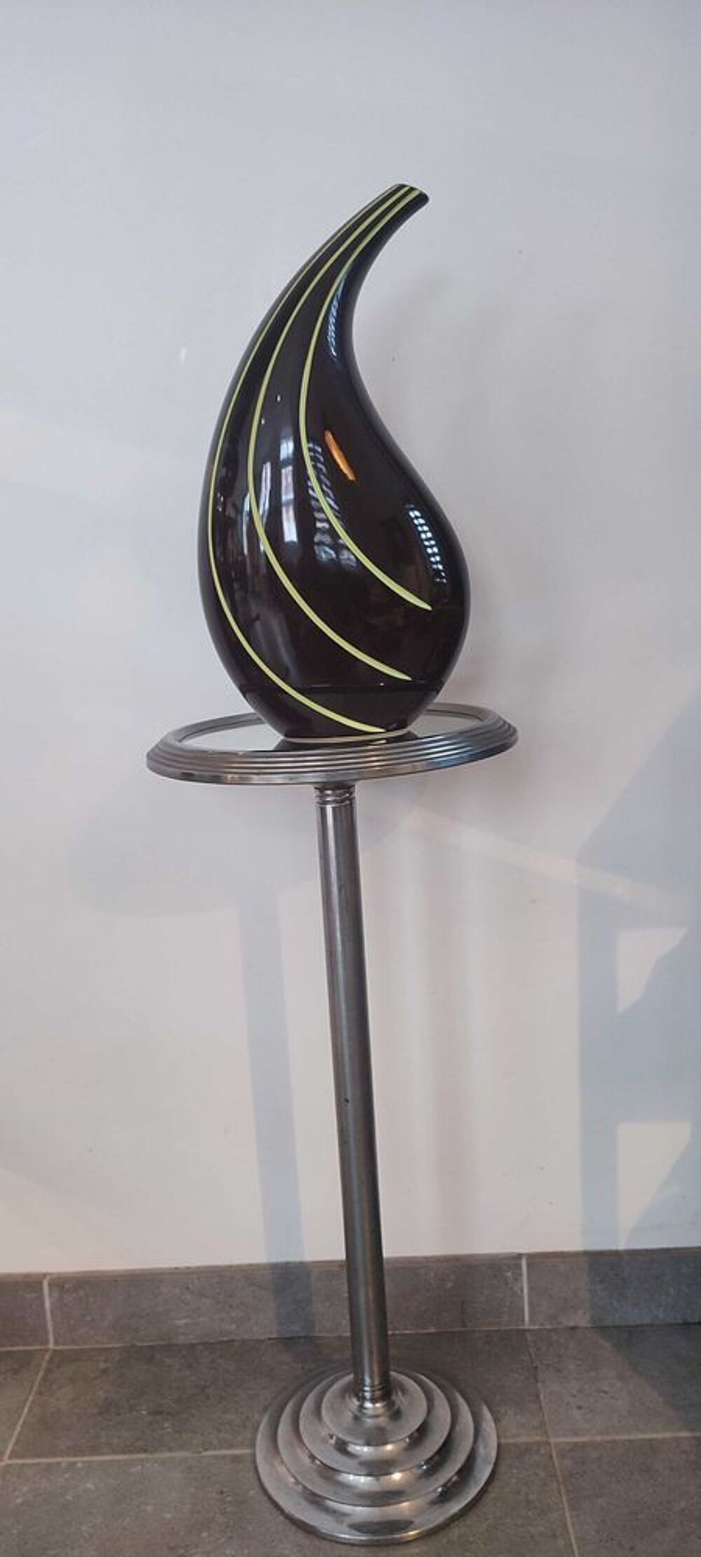 Vase sculptural en c&eacute;ramique ligne moderniste pi&egrave;ce design 