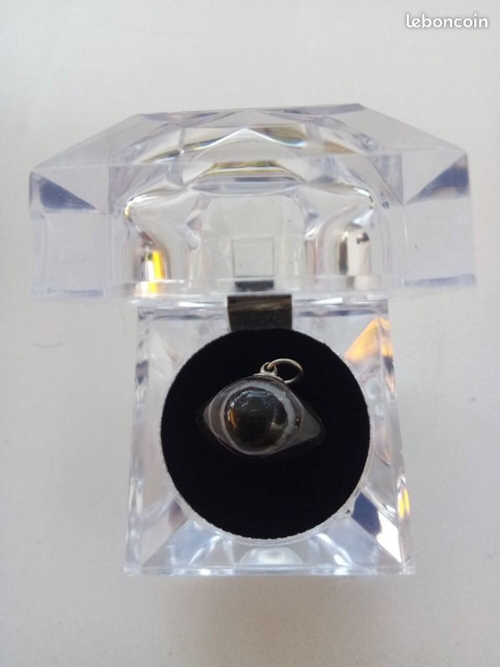 Pierre agate pendentif. Bijoux et montres