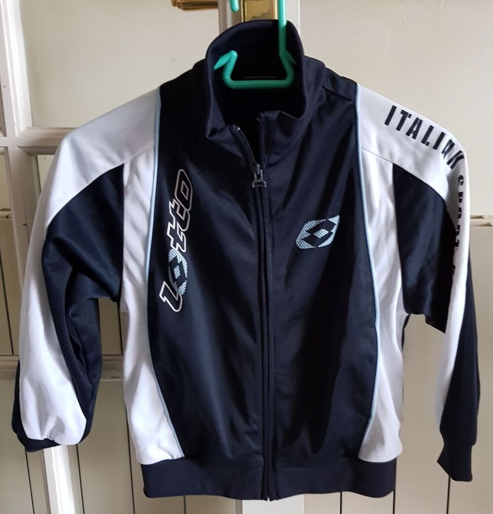 Veste de surv&ecirc;tement LOTTO Taille 5. 6 ans Occasion
A retire Vêtements enfants