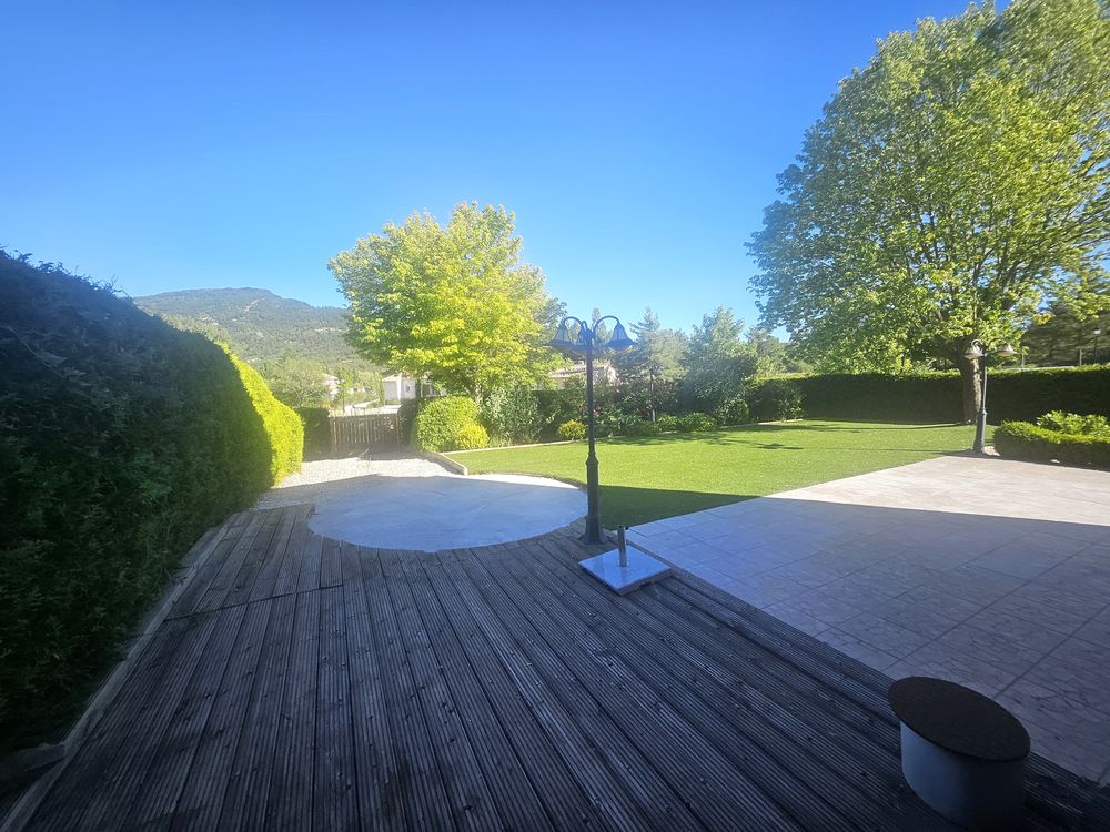Vente Villa Belle villa avec jardin paysager, à proximité immédiate du Lac de Castillon Castellane