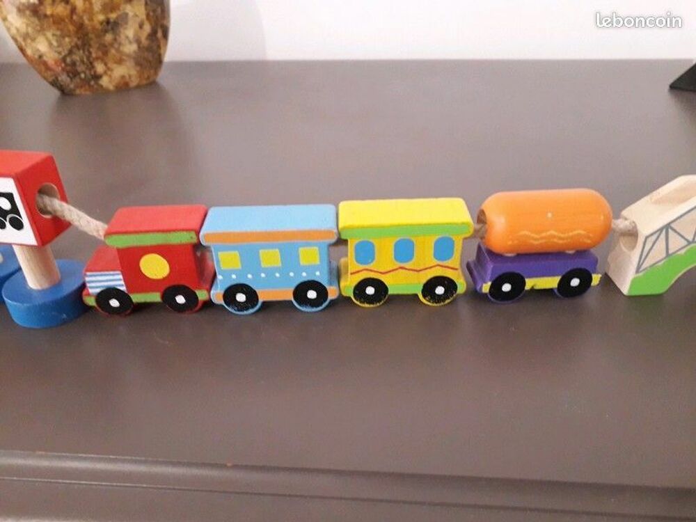 jeu &eacute;ducatif / train en bois &agrave; relier Nathan Jeux / jouets