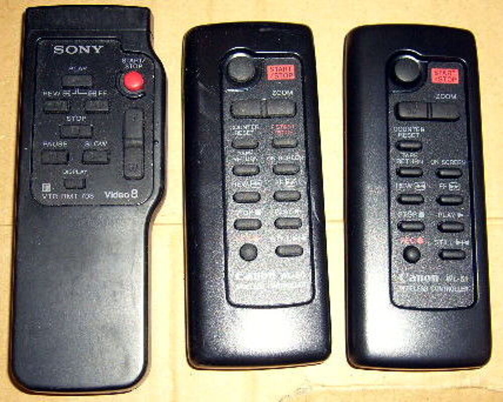 3 t&eacute;l&eacute;commandes camescope canon et sony Photos/Video/TV