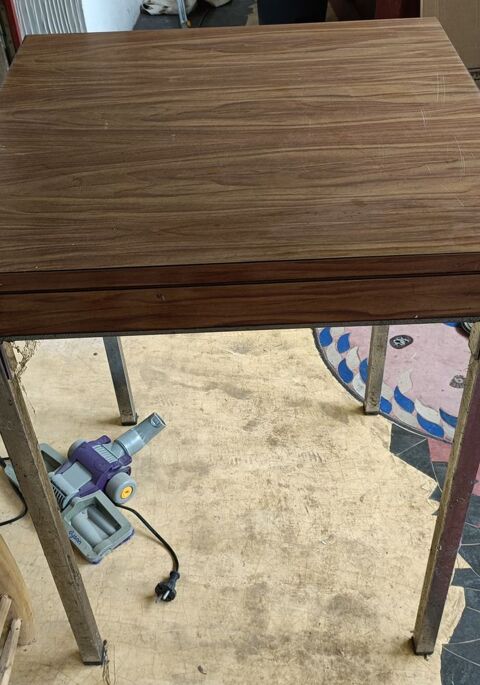 Table en formica  10 Xertigny (88)