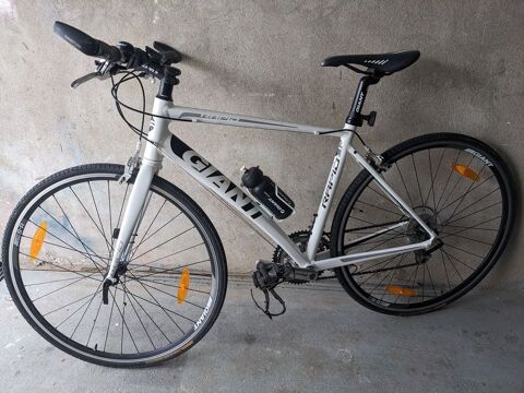 VELO DE COURSE GIANT 390 Les Sables-d'Olonne (85)