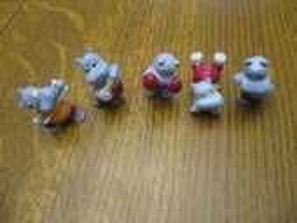 3 grandes figurines dans le roi lion kinder et autres Jeux / jouets
