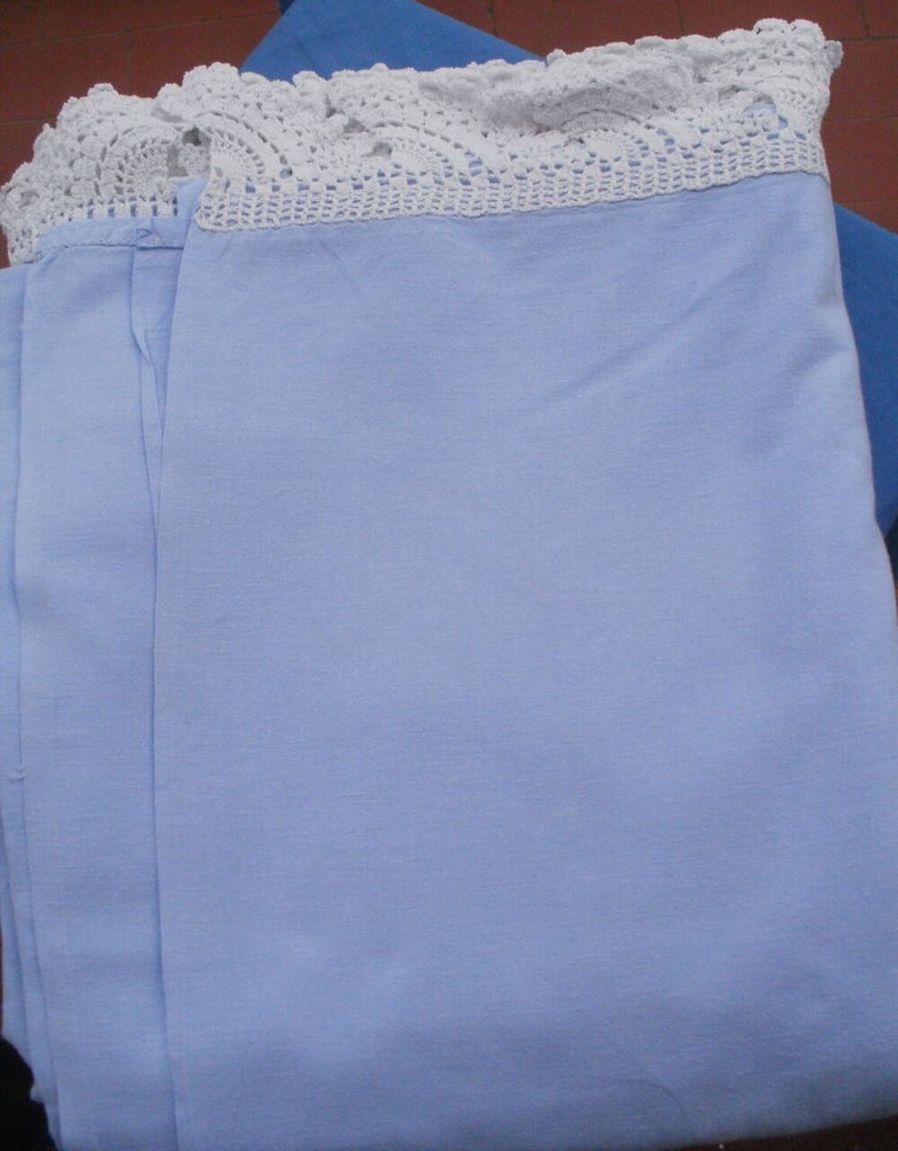 Drap bleu 2 places, rebord au crochet Décoration