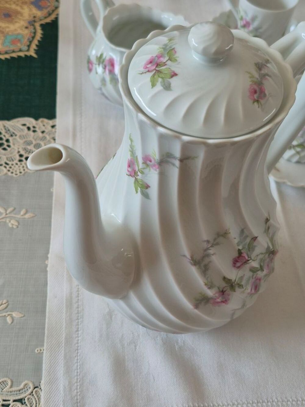 service caf&eacute; &amp; dessert porcelaine Haviland motif Eglantine Décoration