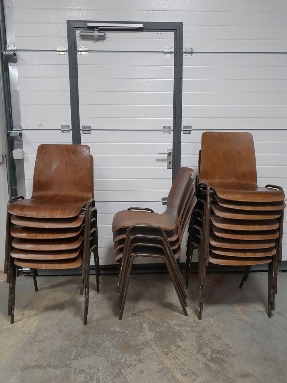 Lot de 10 chaises style vintage scandinave anciennes s&eacute;rie Meubles