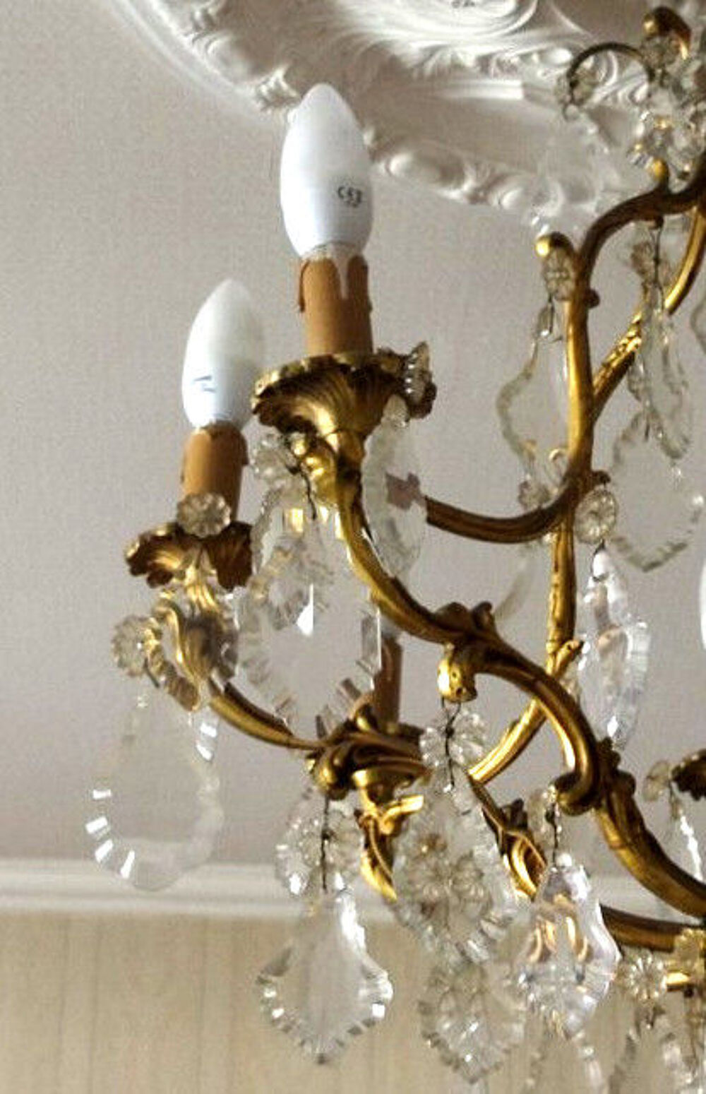 Lustre bronze dor&eacute; 8 feux pampilles style Louis XV Décoration