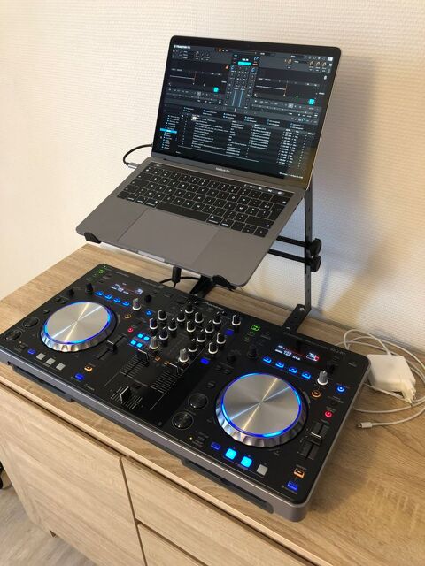 Pack DJ controller + macbook pro touchbar 2100 Dole (39)