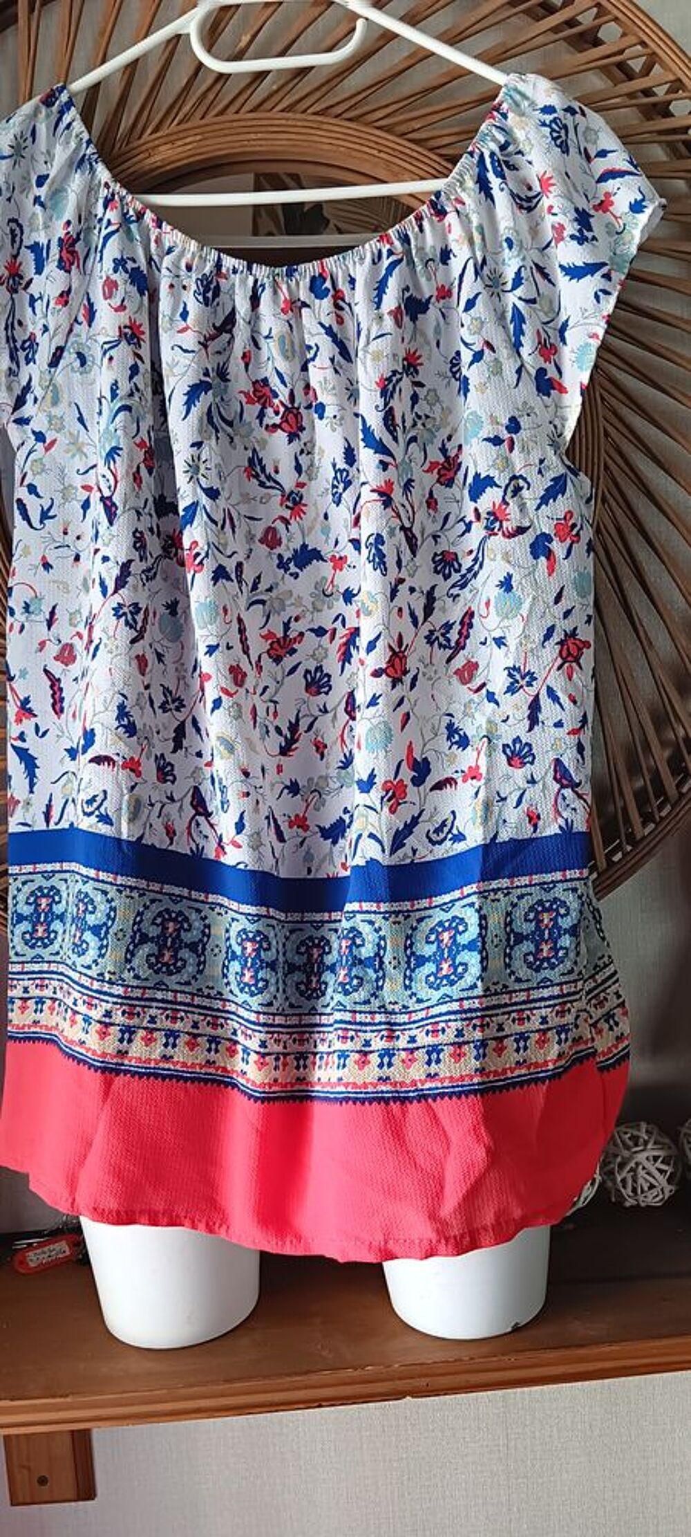 D&eacute;bardeur fleuri Vêtements
