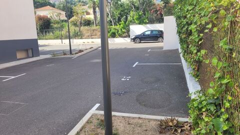  Parking / Garage � louer 12 m� Le lavandou