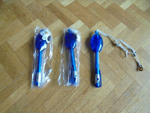 Crayons tour de cou bleus (28c) 3 Tours (37)