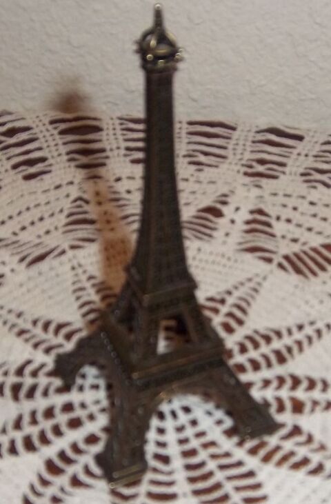 TOUR Eiffel 13 cm 1 Colombier-Fontaine (25)