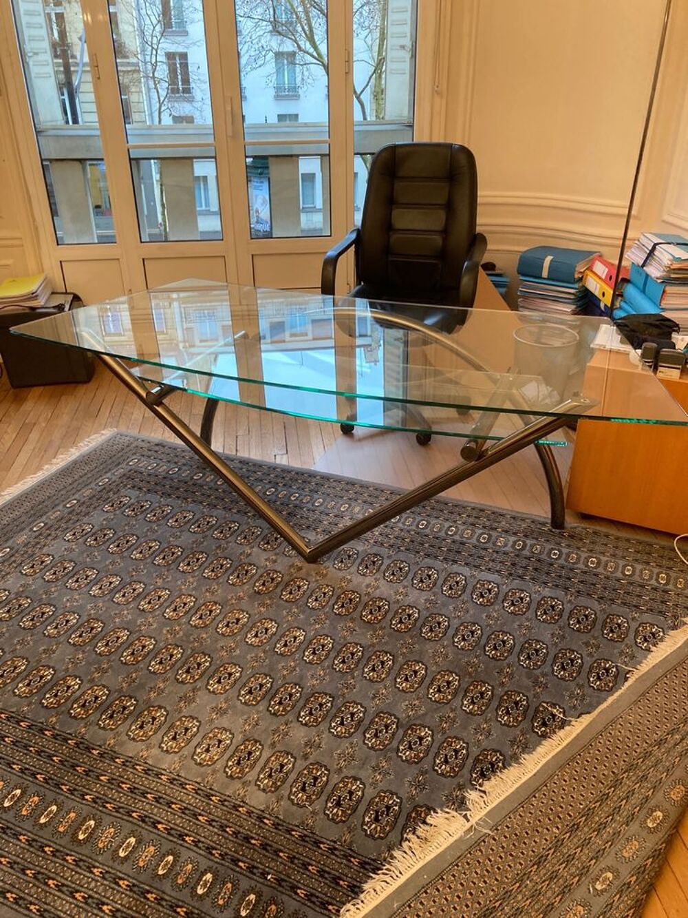 Bureau design en verre et pi&egrave;tement inox Meubles
