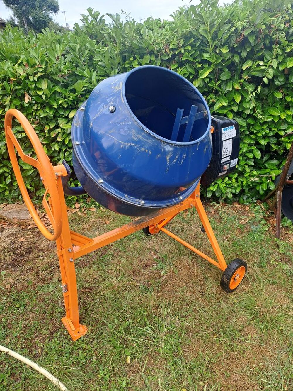 Betonniere electriq&ucirc;e servi 4 heures Bricolage