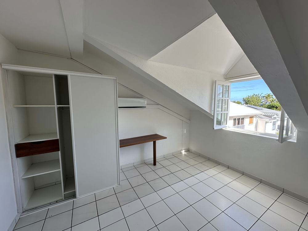 Location Appartement studio 03e étage centre ville de la saline les bains Saint-paul