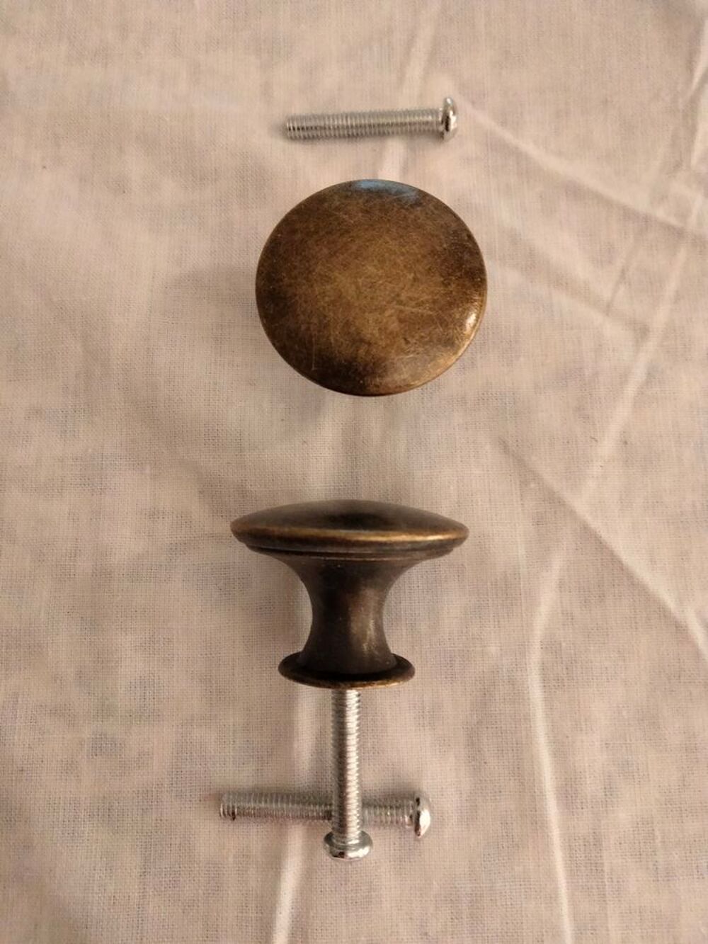 Lot de 6 boutons.Vieux bronze. Bricolage