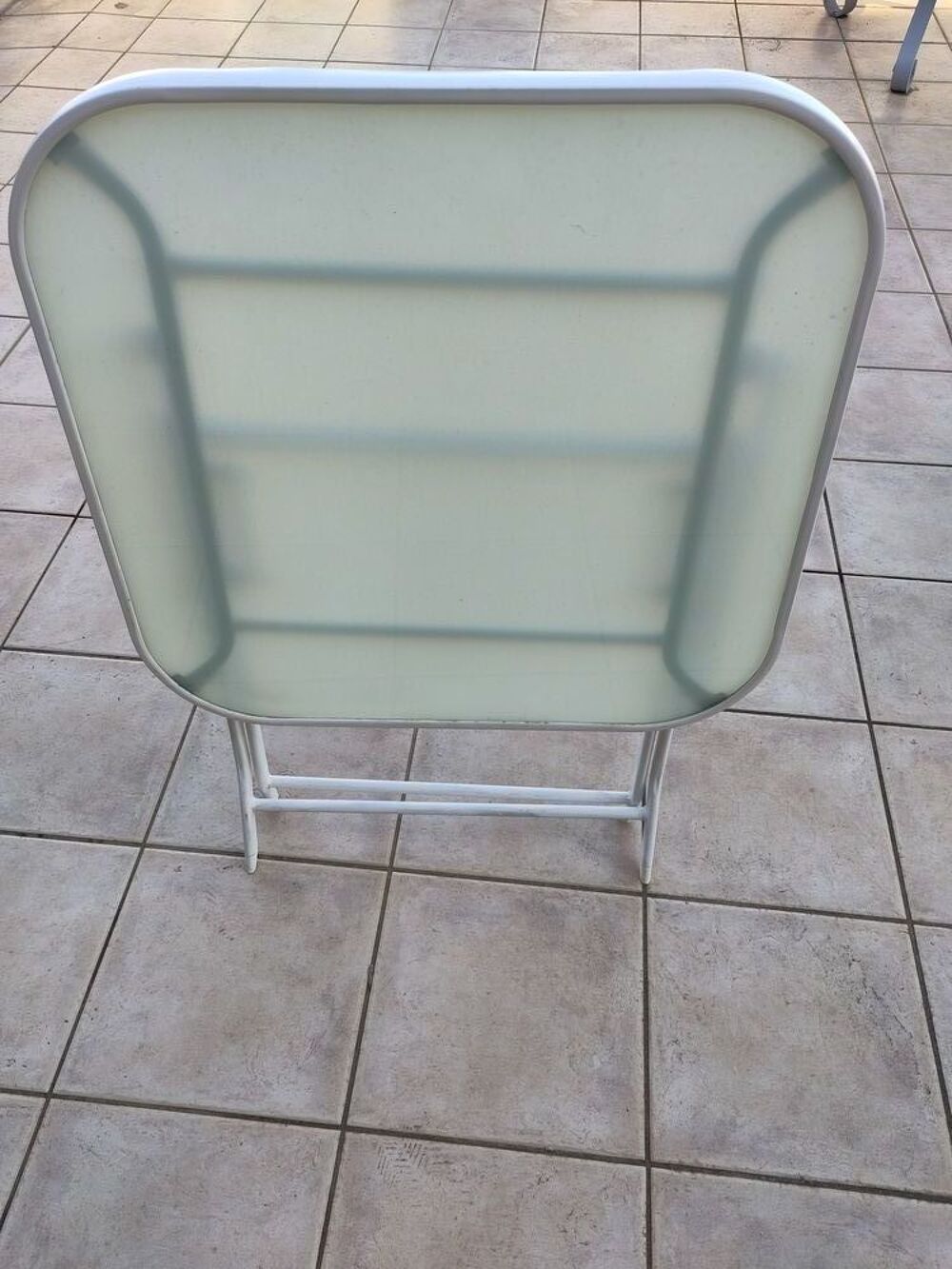 Table blanche plateau verre Meubles