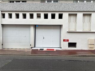  Parking / Garage  louer 100 m
