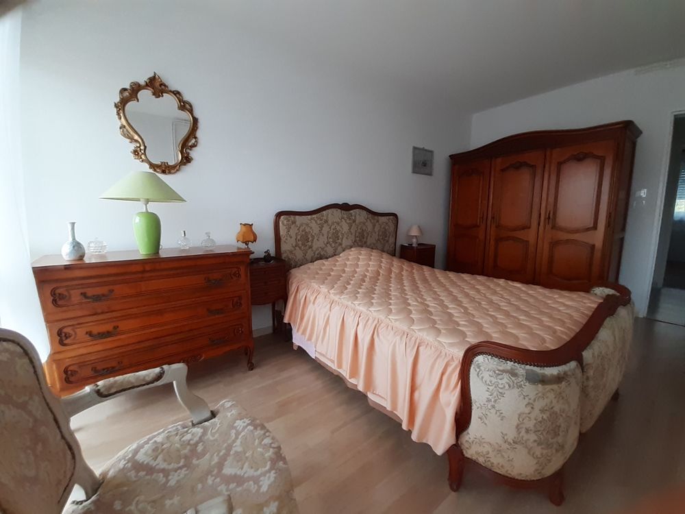 Chambre en m&eacute;risier compl&egrave;te ou meubles vendus s&eacute;par&eacute;ment Meubles