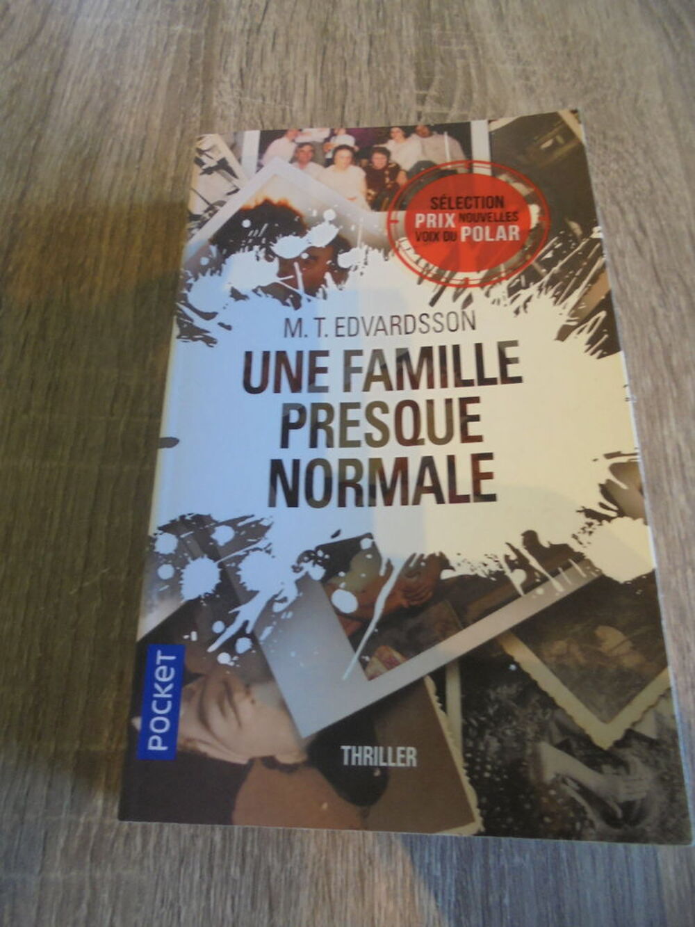 Une famille presque normale (87) Livres et BD
