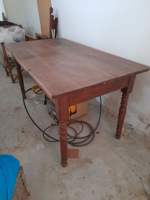 Table en noyer massif 60 Falicon (06)