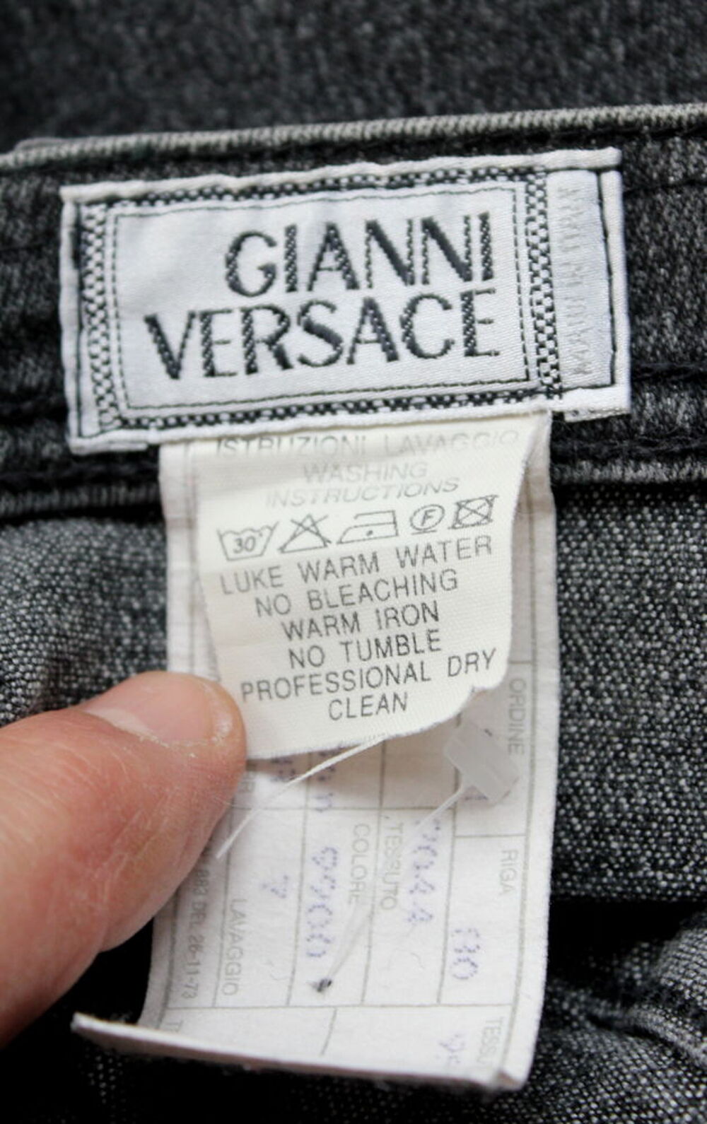 Pantalon jean anthracite GIANNI VERSACE T.36. Fr Vêtements
