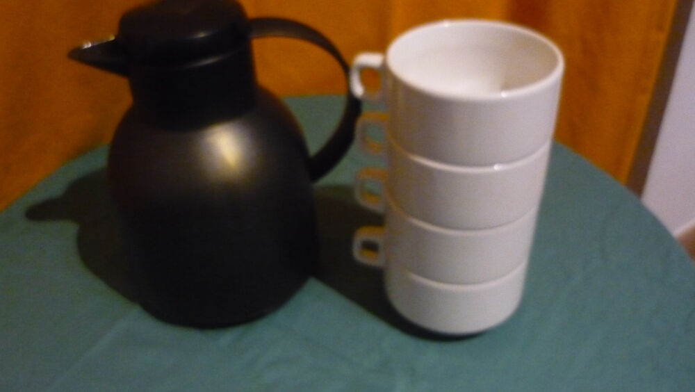 Carafe isotherme + Tasses &agrave; caf&eacute; Cuisine