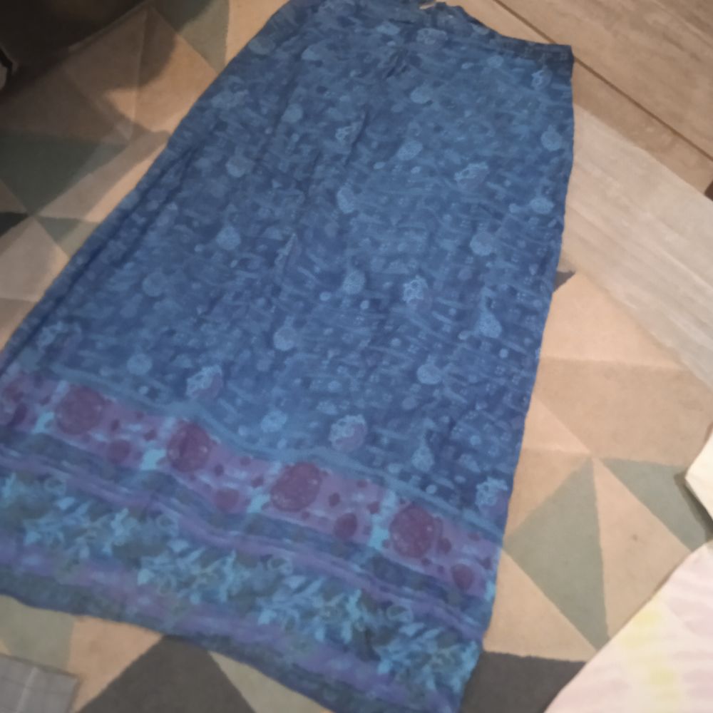 Jupe bleu longue taille 42 imprim&eacute;e fleurs bleues 65 % visco Vêtements