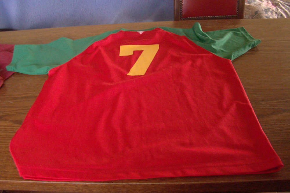 tres beau maillot foot Sports