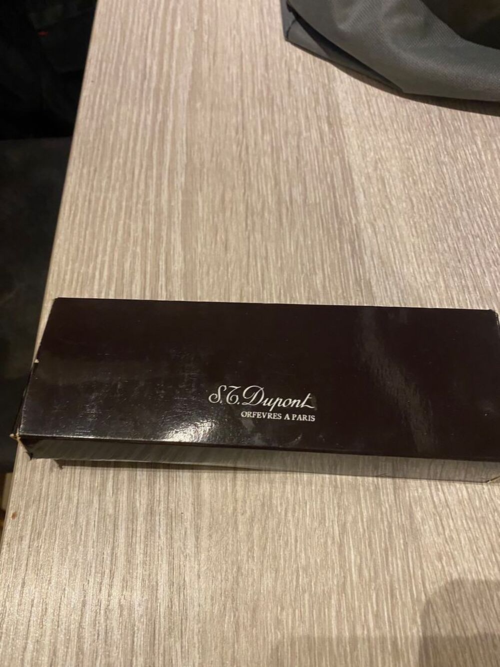 Stylo bille certifi&eacute; ST DUPONT 
