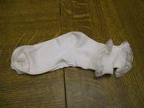 Deux paires de soquettes avec dentelles blanches 0 M�rignies (59)