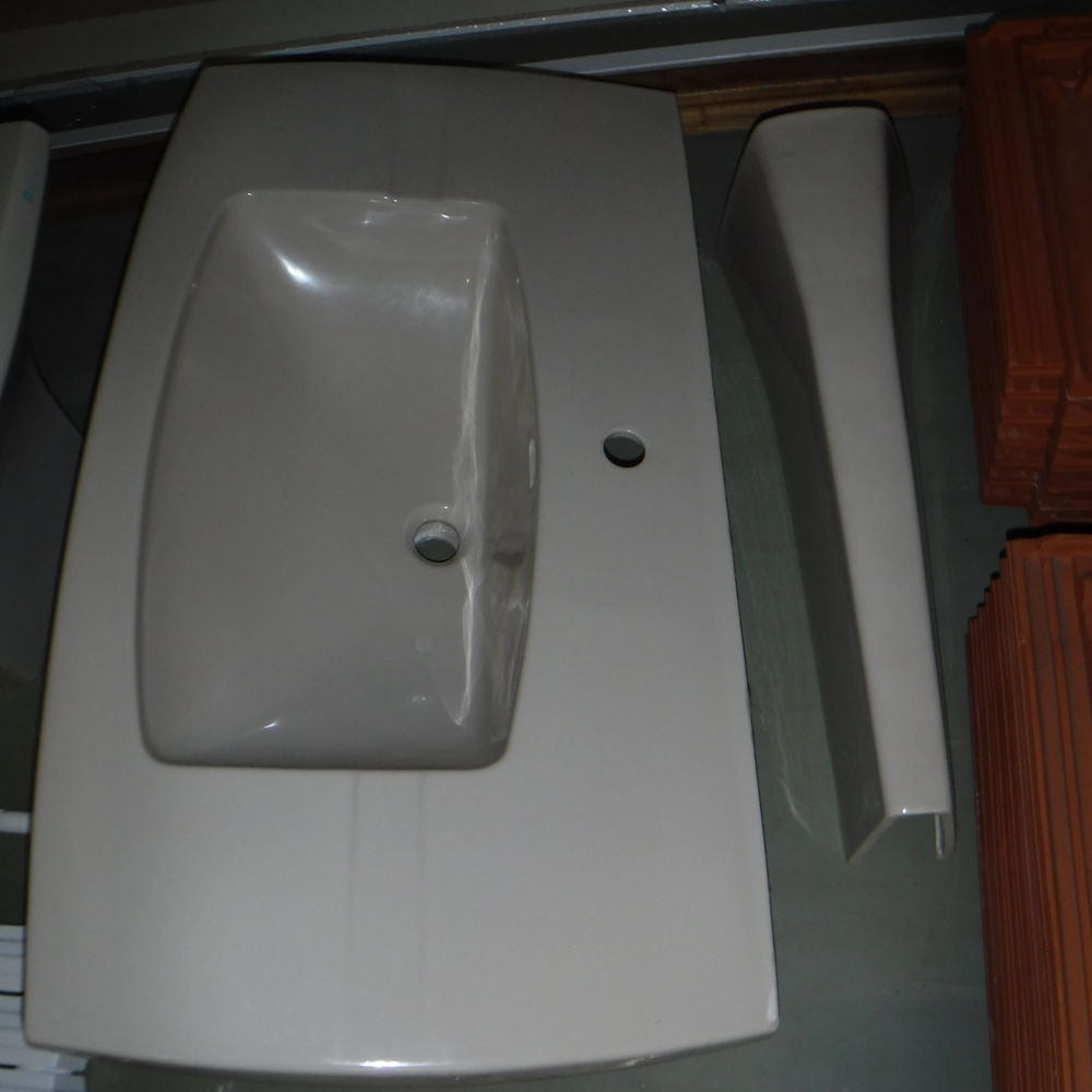 Evier salle de bain sur colonne. Décoration