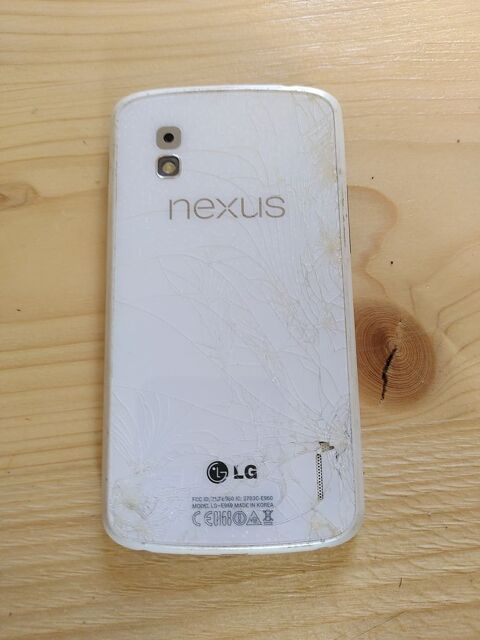 Google Nexus 4 LG-E960 blanc - Pour pièces 21 Toulouse (31)