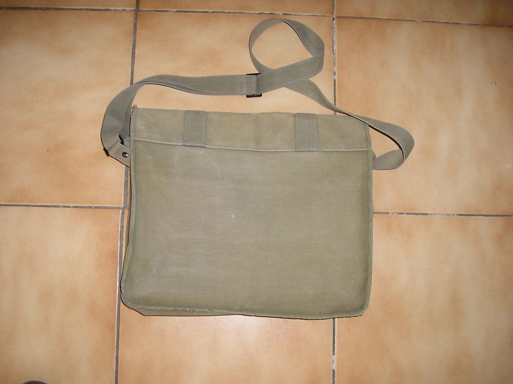 Sacoche de l'arm&eacute;e vert clair
Maroquinerie