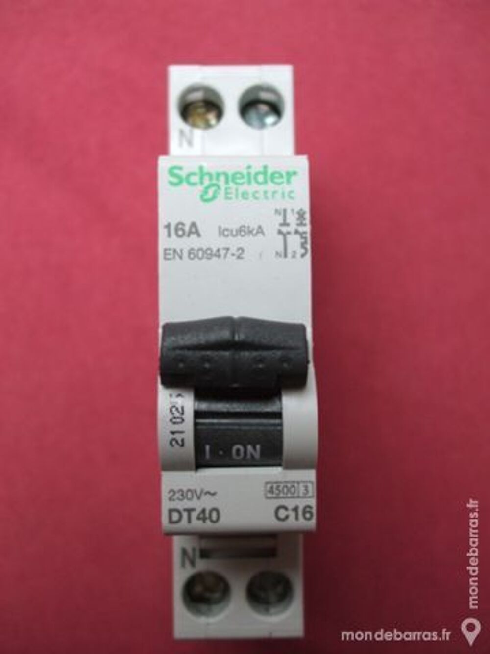 R&eacute;f 21025 DISJONCTEUR SCHNEIDER DT40 1P+N 16A C Bricolage